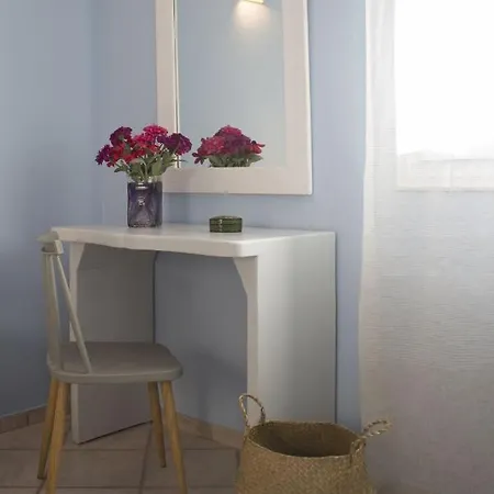 Lovely & Traditional House In Paros *