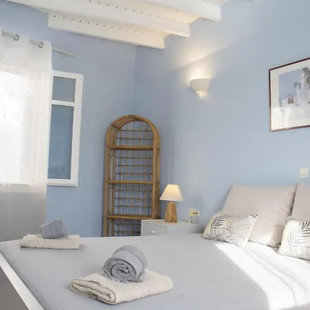 Lovely & Traditional House In Paros